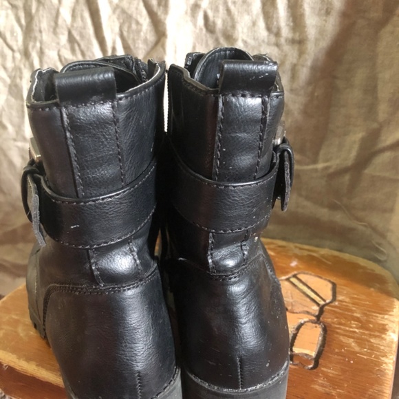 Woman’s black combat boots (T.J Maxx) - Picture 3 of 5